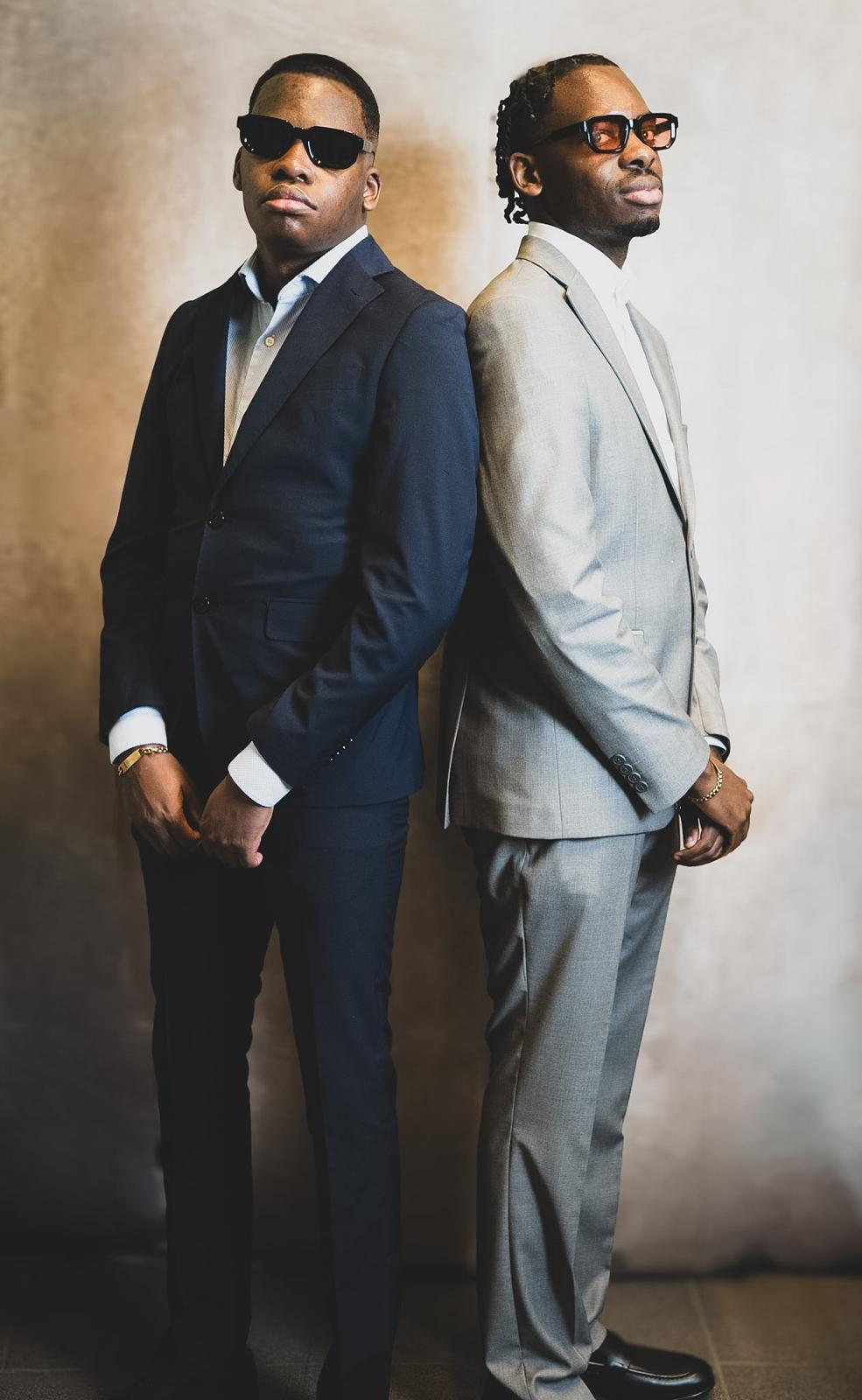 Deux hommes en costume